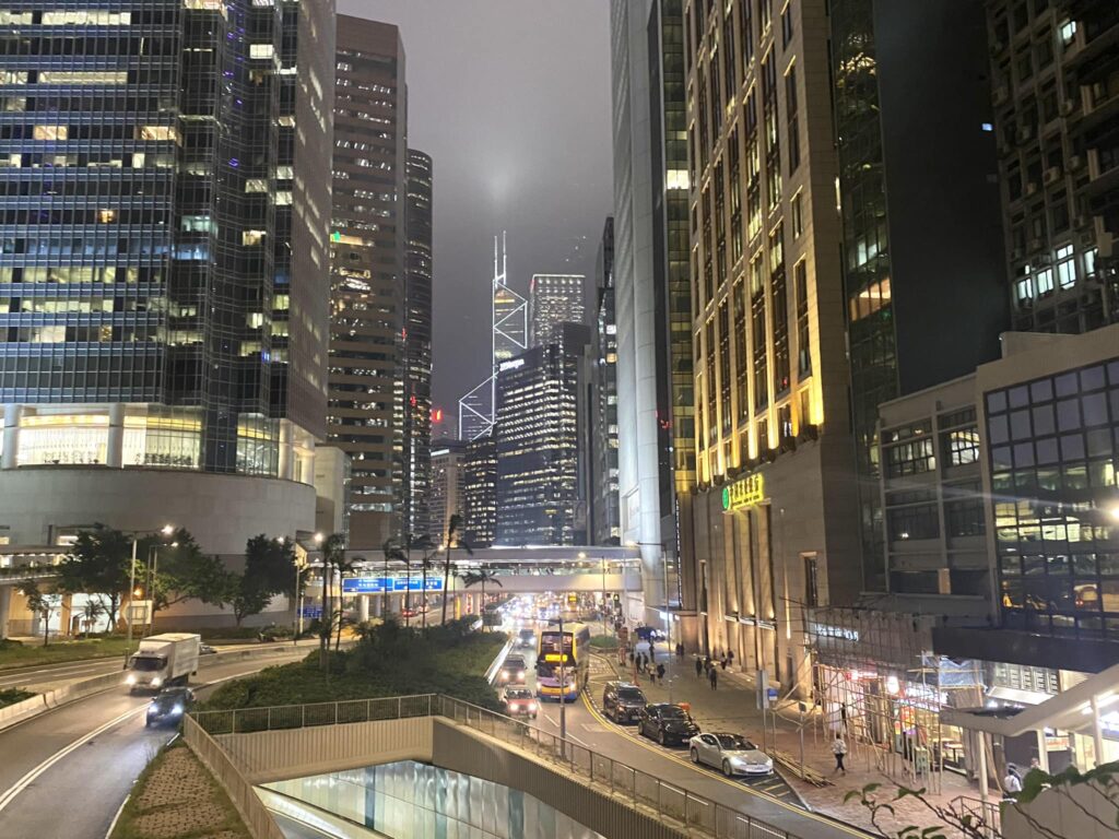 香港🇭🇰の夜景を共有して、 アゼルバイジャン🇦🇿に向かう件